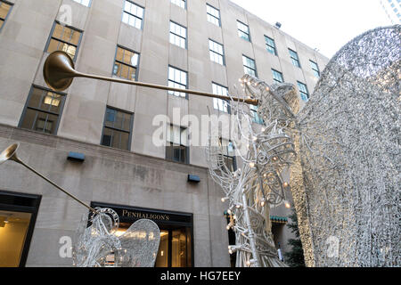 Herald Angels im Rockefeller Center während der Ferien, NYC, USA Stockfoto