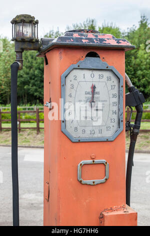 Alten Stil Wayne Kraftstoffpumpe an der Nottingham Transport Heritage Centre, England, UK Stockfoto