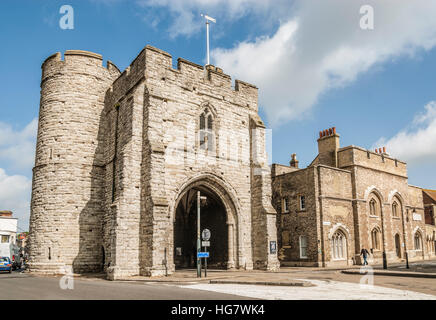 Das Westgate, ein mittelalterliches Torhaus in Canterbury, Kent, England Stockfoto