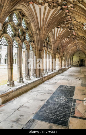 Gewölbter Flur in der Kathedrale von Canterbury, Kent, Südostengland Stockfoto