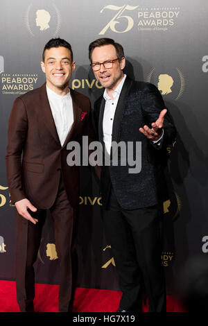 Rami Malek und Christian Slater kommen bei den 75. Peabody Awards am 21. Mai 2016 in New York City. Stockfoto