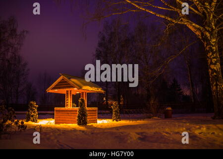 Retro-Holzbrunnen Stockfoto