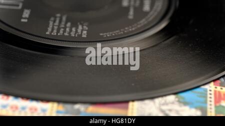 Eine Polyvinylchlorid Musik Record Disc. Stockfoto