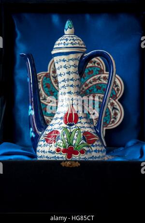 Traditionellen osmanischen Vase in blauen Kästchen Stockfoto