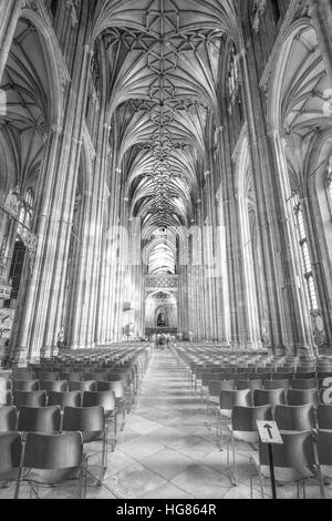 Schiff an die Kathedrale von Canterbury, England, gegründet im 6. Jahrhundert, umgebaut im romanischen Stil von den Normannen im 11. Jahrhundert Stockfoto