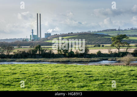 Große Insel kombiniert Zyklus Gasturbinen (GuD) Powerstation befindet sich im ländlichen Wexford in Irland Stockfoto