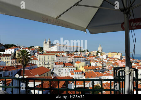 Igreja de São Vicente de Fora Kirche und Kloster Ansicht vom Miradouro und Panteoa Nacional tun Portas Sol, Alfama, Lissabon Stockfoto