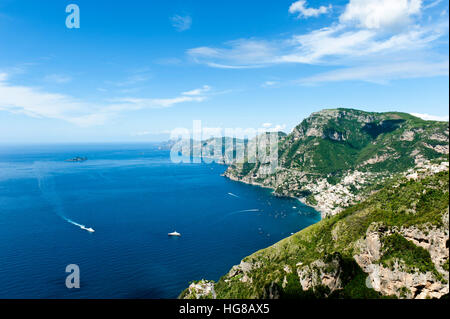 Blick auf Meer und Küste, Götterweg Positano Wanderweg Sentiero Degli Dei, in der Nähe von Nocelle, Salerno, Amalfiküste, Kampanien, Italien Stockfoto