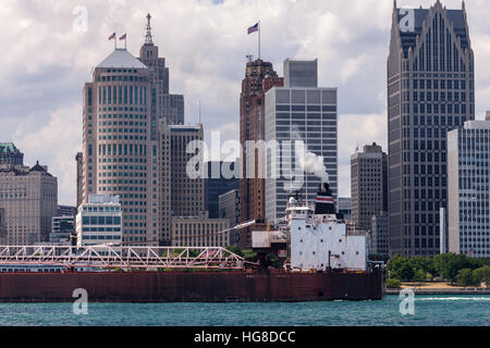 Der Detroit River und die Stadt Skyline aus Windsor, Ontario, Kanada. Stockfoto