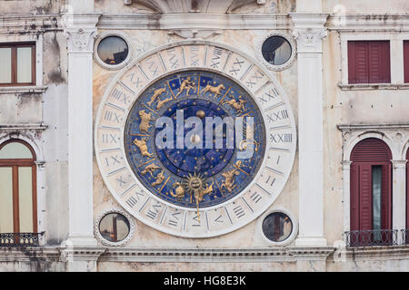 Nahaufnahme der astronomischen Uhr auf dem Markusplatz clocktower Stockfoto