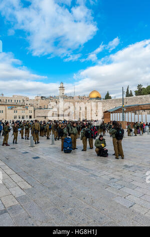 Israel, Jerusalem, meist weibliche Soldaten versammeln sich an der westlichen Wand Stockfoto