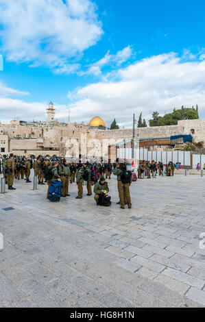 Israel, Jerusalem, meist weibliche Soldaten versammeln sich an der westlichen Wand Stockfoto