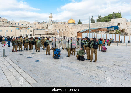 Israel, Jerusalem, meist weibliche Soldaten versammeln sich an der westlichen Wand Stockfoto