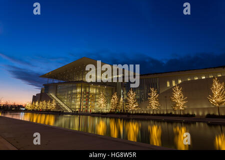 Stavros Niarchos Foundation Kulturzentrum, Park und Oper am Sonnenuntergang Stockfoto