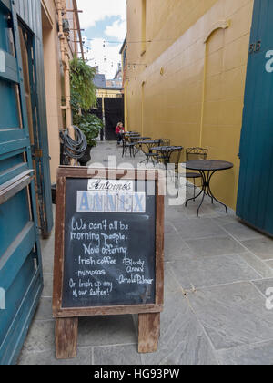 Blackboard Schild Antoines Anhang, New Orleans Stockfoto