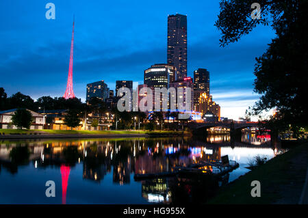 Yarra River Blick über Southbank auf Nacht Stockfoto