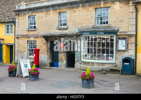 Der Dorfladen und Post im Dorf Lacock, Wiltshire, England, UK Stockfoto