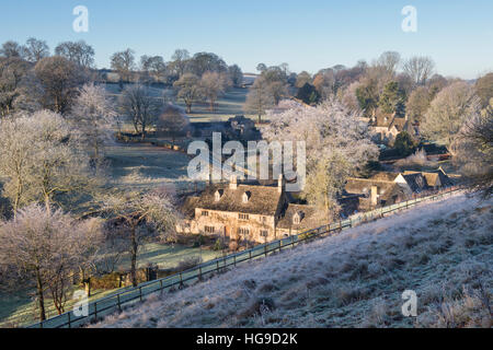 In der frostigen Winter Sonnenlicht Turkdean. Cotswolds, Gloucestershire, England Stockfoto