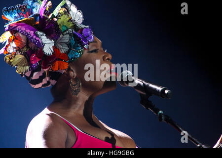 India Arie führt auf die 2015 Essence Music Festival im Superdome am 3. Juli 2015 in New Orleans, Louisiana. Stockfoto