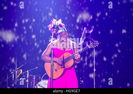 India Arie führt auf die 2015 Essence Music Festival im Superdome am 3. Juli 2015 in New Orleans, Louisiana. Stockfoto