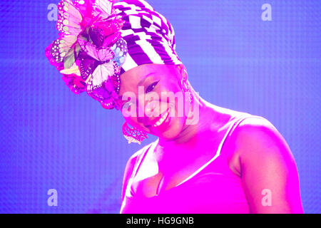 India Arie führt auf die 2015 Essence Music Festival im Superdome am 3. Juli 2015 in New Orleans, Louisiana. Stockfoto