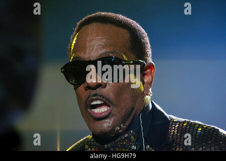 Charlie Wilson führt auf das 2015 Essence Music Festival im Superdome am 3. Juli 2015 in New Orleans, Louisiana. Stockfoto