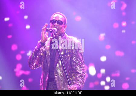 Charlie Wilson führt auf das 2015 Essence Music Festival im Superdome am 3. Juli 2015 in New Orleans, Louisiana. Stockfoto