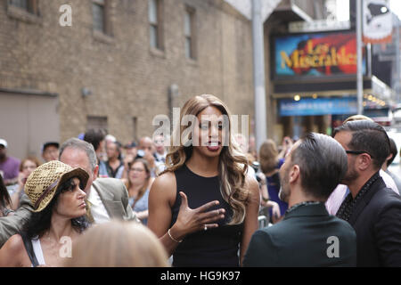 Laverne Cox kommt bei Richard Rogers Theater für die Premiere von Hamilton auf Broadway Stockfoto