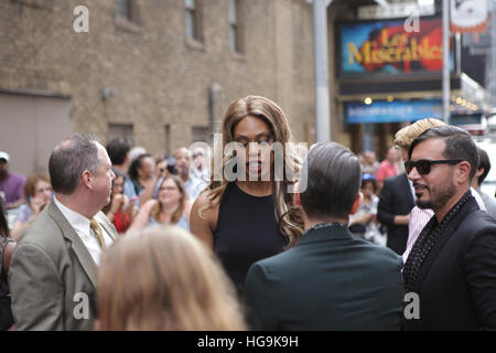 Laverne Cox kommt bei Richard Rogers Theater für die Premiere von Hamilton auf Broadway Stockfoto