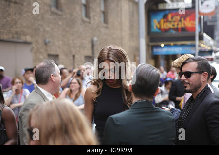 Laverne Cox kommt bei Richard Rogers Theater für die Premiere von Hamilton auf Broadway Stockfoto