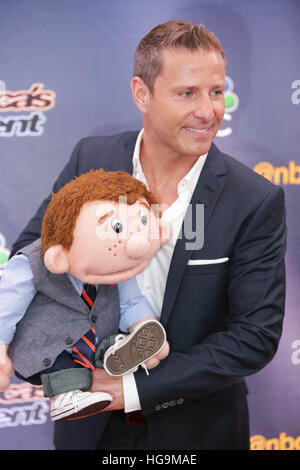 Paul Zerdin Arrives in America es Got Talent, Saison 10 live Halbfinale in der Radio City Music Hall in New York City. Stockfoto