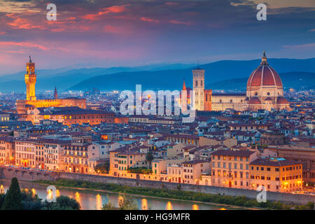 Florenz. Stadtbild Bild von Florenz, Italien während der dramatischen Sonnenuntergang. Stockfoto