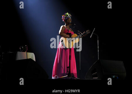 India Arie führt auf die 2015 Essence Music Festival im Superdome am 3. Juli 2015 in New Orleans, Louisiana. Stockfoto