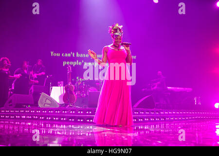 India Arie führt auf die 2015 Essence Music Festival im Superdome am 3. Juli 2015 in New Orleans, Louisiana. Stockfoto