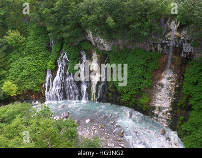 Shirahige-Wasserfälle und der Blue River in Biei, Hokkaido, Japan Stockfoto