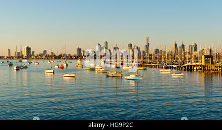 Skyline von Melbourne aus St Kilda, Victoria, Australien Stockfoto