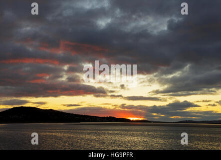 Sonnenuntergang über der Gezeiten-Mündung des Flusses Kent, Cumbria, England UK Stockfoto