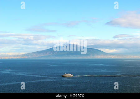 Vulkan Vesuv am Golf von Neapel, Italien Stockfoto