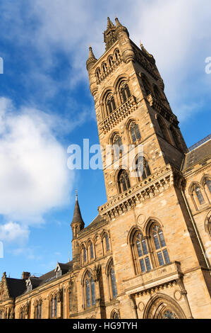 Der Turm des Gilbert-Scott-Gebäudes, der University of Glasgow, Schottland, Großbritannien Stockfoto