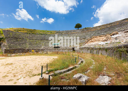 Griechenland, Epirus. Ruinen der Antike Dodoni.  Eines der größten Theater der griechischen Antike, könnte eine geschätzte 17.000 Zuschauern Platz. Stockfoto