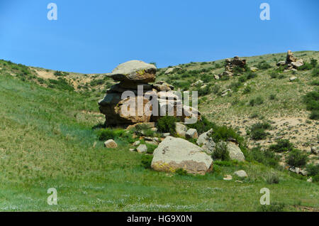 Steinhaufen wie diese sehen Sie im Hustai Nationalpark Stockfoto