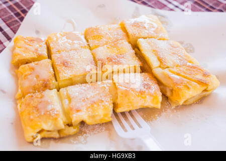 Dessert-Stil der gebratenen Roti mit Banane Kochen auf der Straße in Bangkok, Thailand Stockfoto