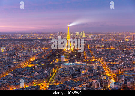 Aerial Nachtansicht von Paris, Frankreich Stockfoto