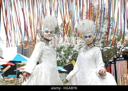 Sydney, Australien. 6. Januar 2017. Das Meriton Festival Village im Hyde Park öffnet sich am 6. Januar und läuft mehr als 21 Nächte für die gesamte Dauer der Sydney Festival. Im Bild: Spanische Haar Skulpturen Pulsipher. Bildnachweis: © Richard Milnes/Alamy Live-Nachrichten Stockfoto