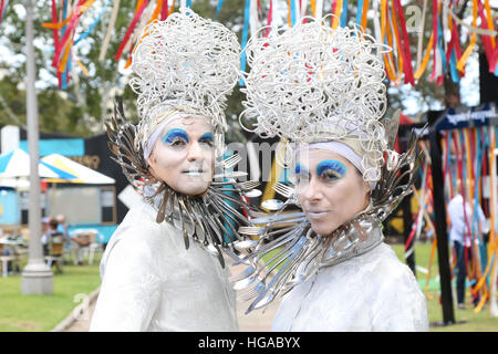 Sydney, Australien. 6. Januar 2017. Das Meriton Festival Village im Hyde Park öffnet sich am 6. Januar und läuft mehr als 21 Nächte für die gesamte Dauer der Sydney Festival. Im Bild: Spanische Haar Skulpturen Pulsipher. Bildnachweis: © Richard Milnes/Alamy Live-Nachrichten Stockfoto