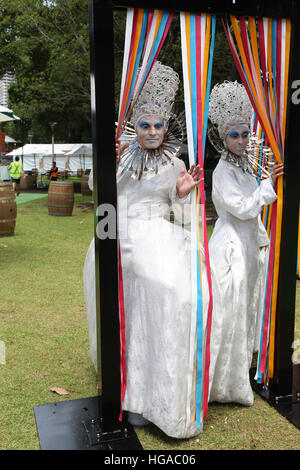 Sydney, Australien. 6. Januar 2017. Das Meriton Festival Village im Hyde Park öffnet sich am 6. Januar und läuft mehr als 21 Nächte für die gesamte Dauer der Sydney Festival. Im Bild: Spanische Haar Skulpturen Pulsipher. Bildnachweis: © Richard Milnes/Alamy Live-Nachrichten Stockfoto