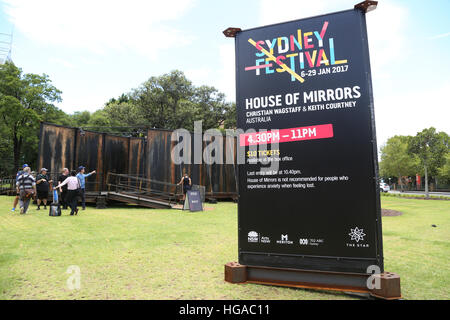 Sydney, Australien. 6. Januar 2017. Das Meriton Festival Village im Hyde Park öffnet sich am 6. Januar und läuft mehr als 21 Nächte für die gesamte Dauer der Sydney Festival. Im Bild: Haus der Spiegel. Bildnachweis: © Richard Milnes/Alamy Live-Nachrichten Stockfoto