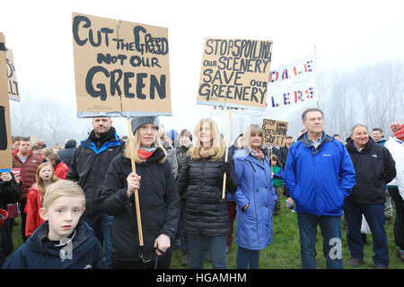 Rochdale, Lancashire, UK. 7. Januar 2017. Hunderten versammeln sich zum Grüngürtel Protest in Bamford, Rochdale, 7. Januar 2017 © Barbara Koch/Alamy Live-Nachrichten Stockfoto