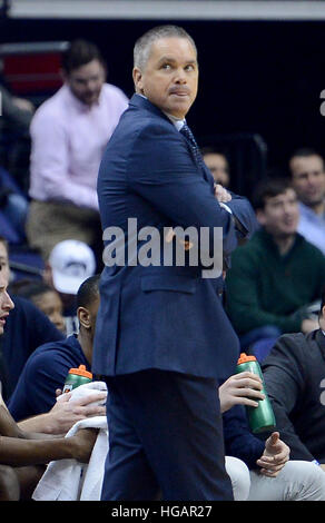 Washington, DC, USA. 7. Januar 2017. 20170107 - Butler Cheftrainer CHRIS HOLTMANN sieht sich in der ersten Hälfte gegen Georgetown im Verizon Center in Washington. © Chuck Myers/ZUMA Draht/Alamy Live-Nachrichten Stockfoto