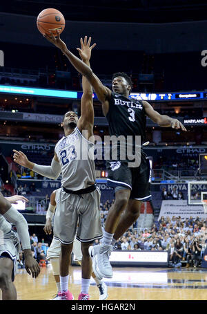 Washington, DC, USA. 7. Januar 2017. 20170107 - Butler hüten KAMAR BALDWIN (3) punktet gegen Georgetown Garde RODNEY PRYOR (23) in der ersten Hälfte im Verizon Center in Washington. © Chuck Myers/ZUMA Draht/Alamy Live-Nachrichten Stockfoto